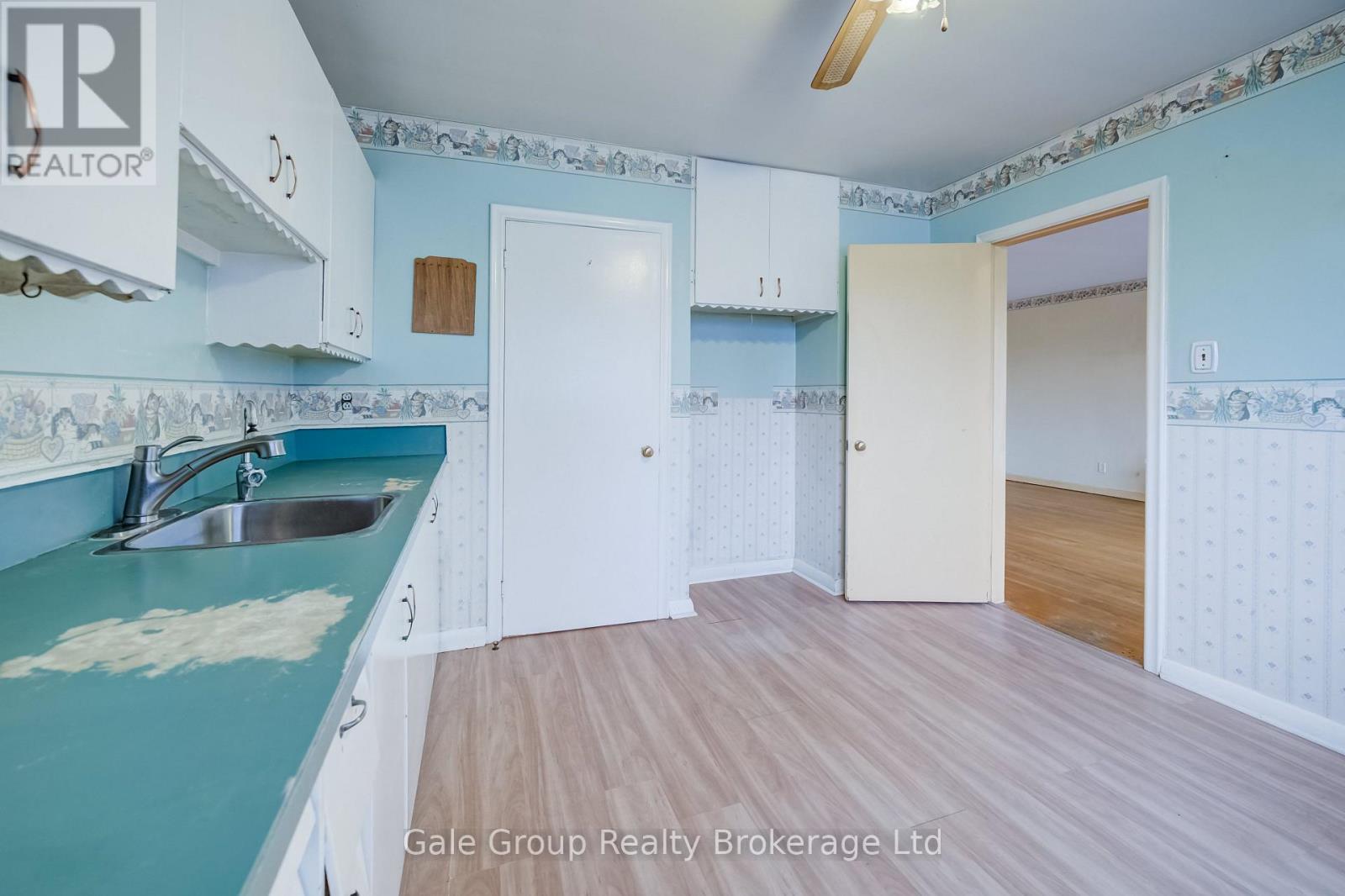 6 Langstone Crescent, Halton Hills, Ontario  L7G 4N3 - Photo 8 - W13859504