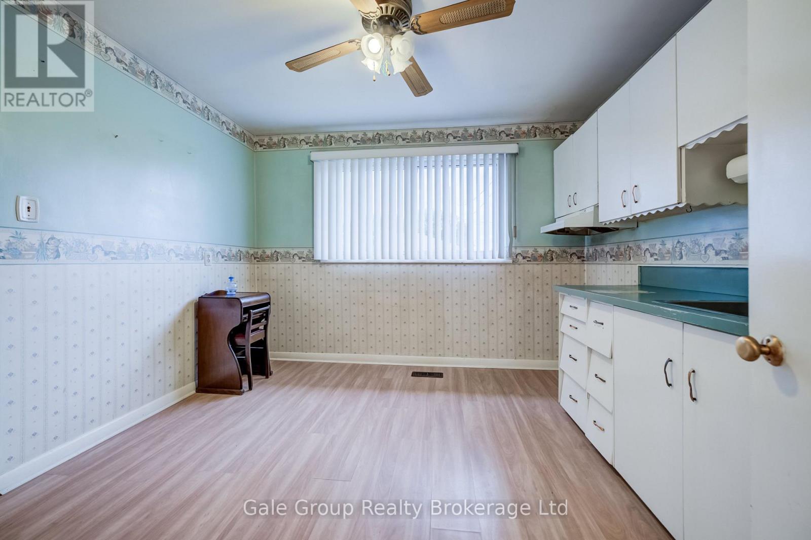 6 Langstone Crescent, Halton Hills, Ontario  L7G 4N3 - Photo 9 - W13859504