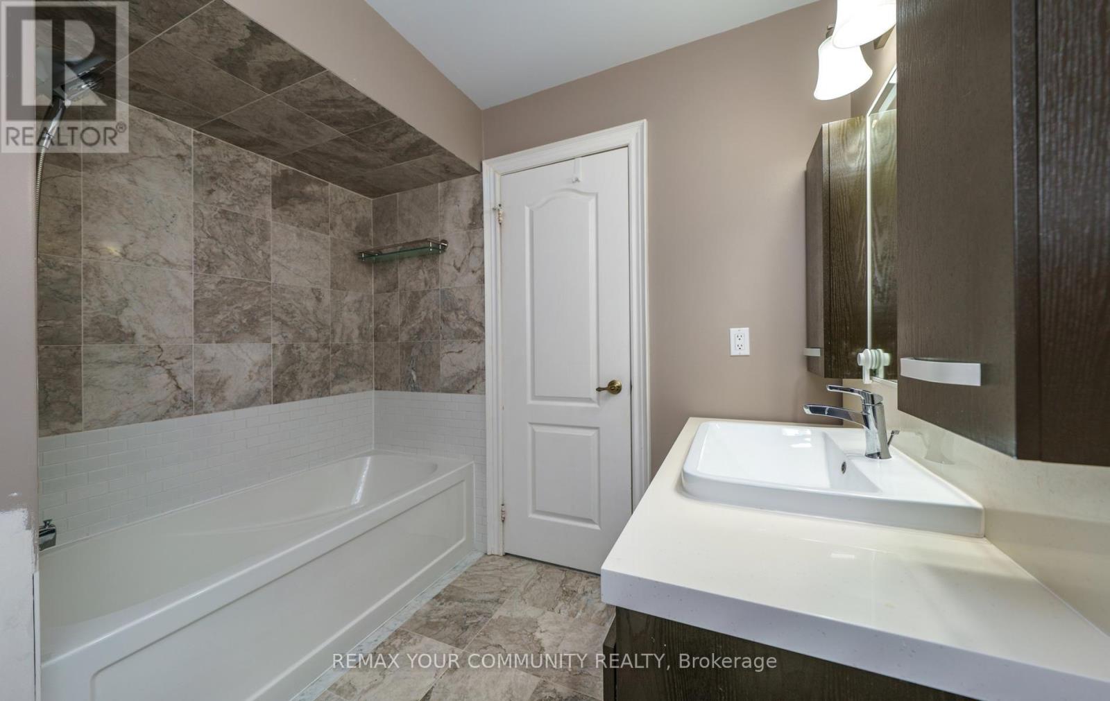 11 Hans Drive, Markham, Ontario  L6C 1T3 - Photo 31 - N13853304