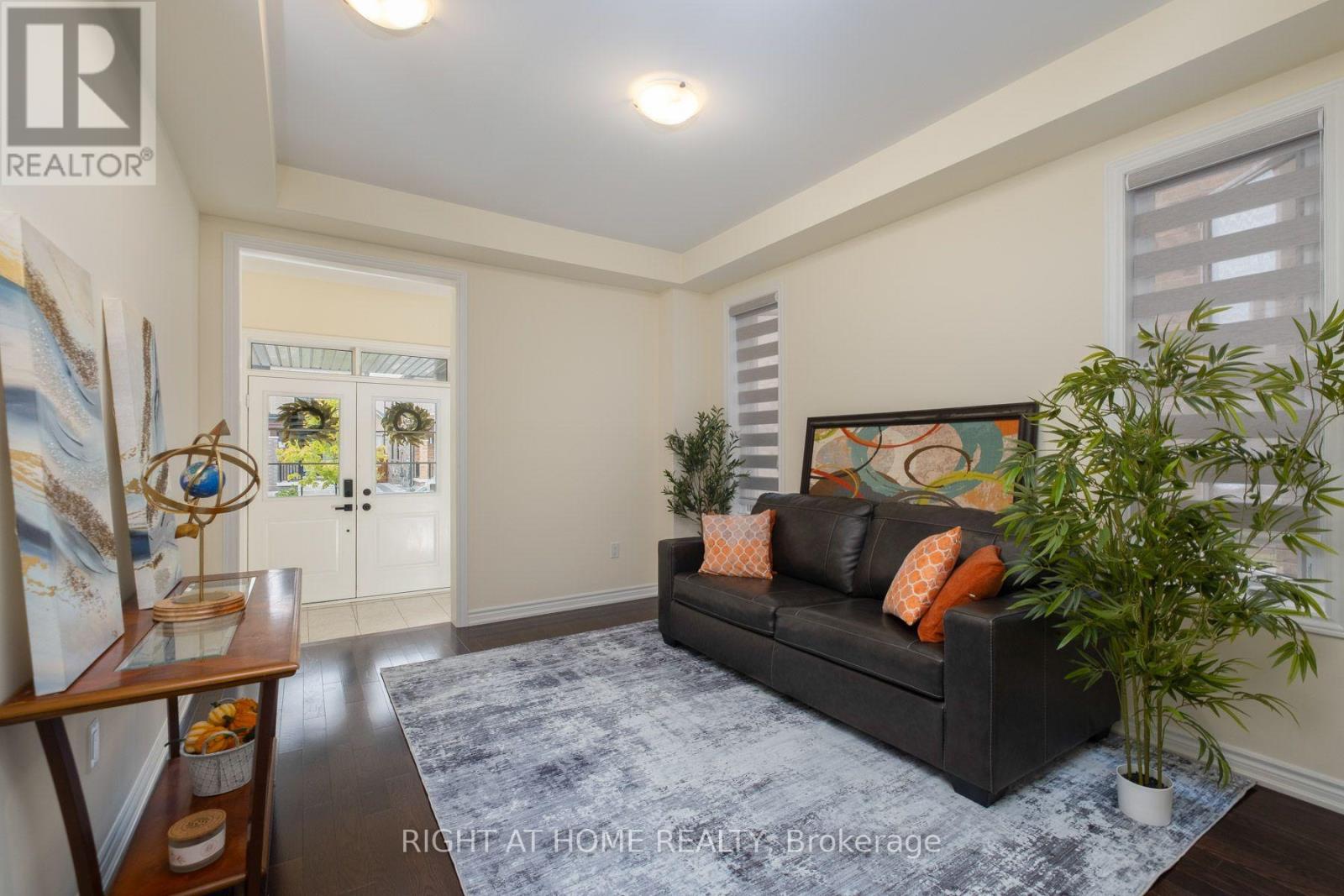 43 Vickery Street, Whitby, Ontario  L1P 0L2 - Photo 3 - E13859492
