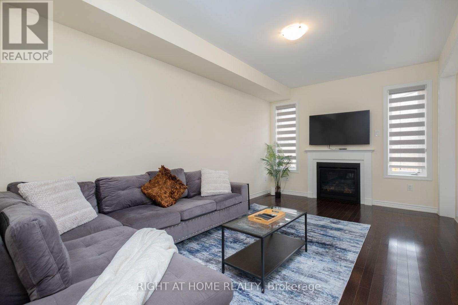 43 Vickery Street, Whitby, Ontario  L1P 0L2 - Photo 6 - E13859492