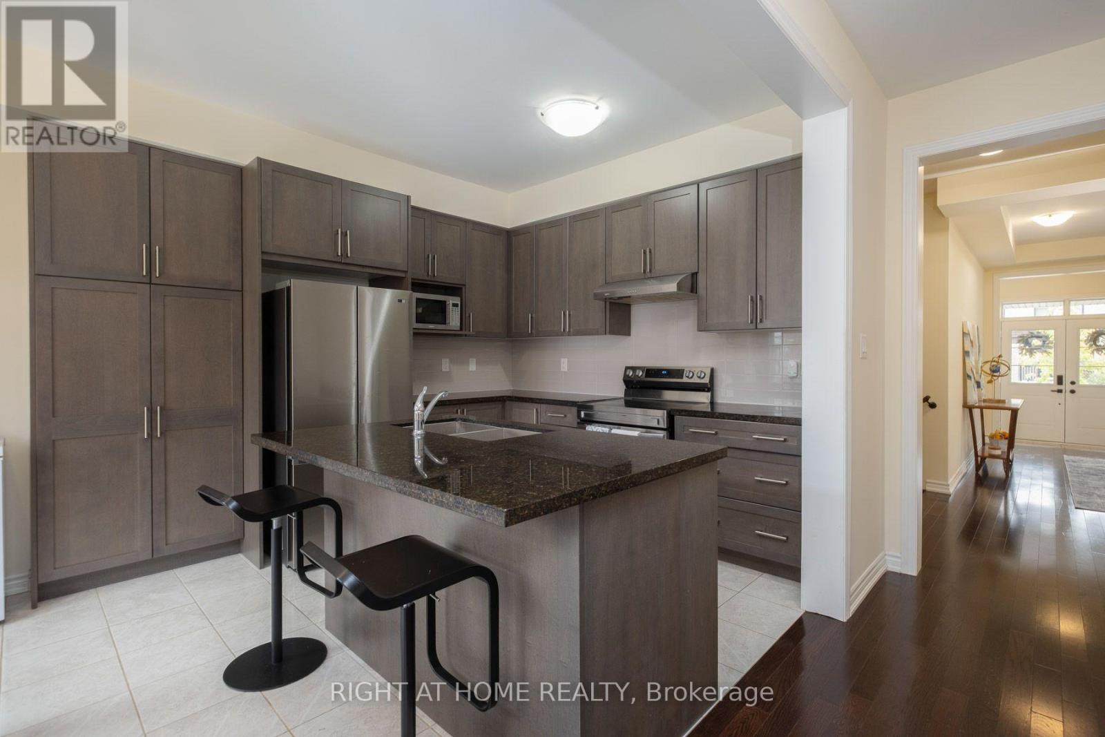 43 Vickery Street, Whitby, Ontario  L1P 0L2 - Photo 9 - E13859492