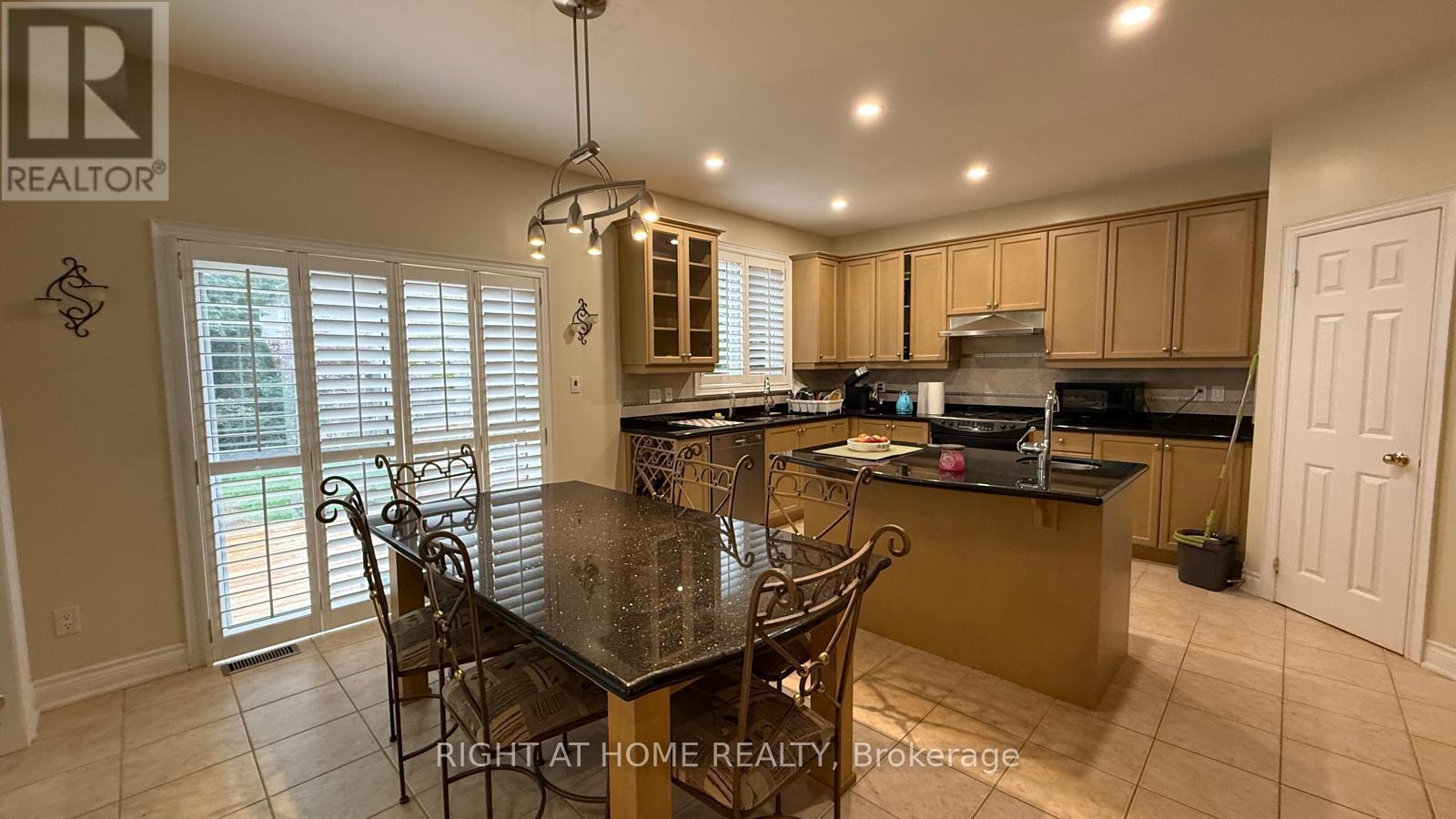 96 Bradgate Drive, Markham (Thornlea), Ontario  L3T 7M3 - Photo 6 - N13859506