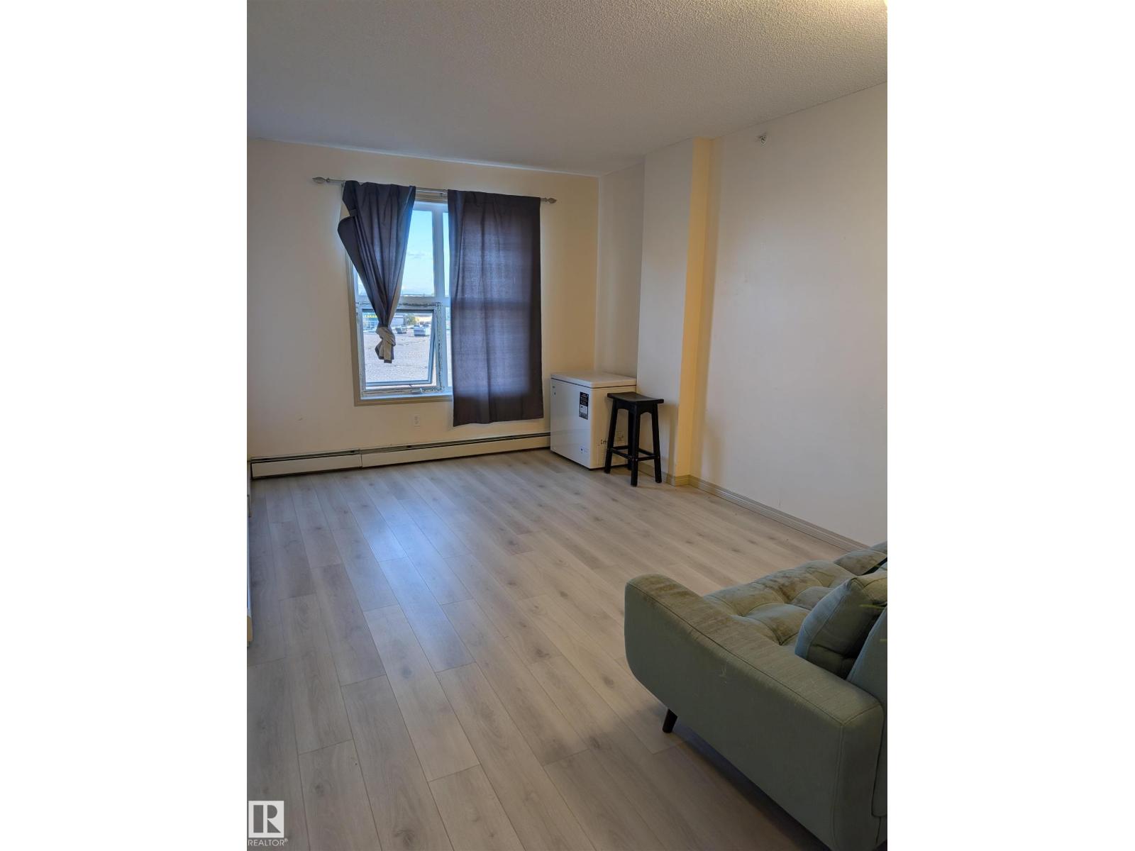 1-504, 4245 139 AV NW NW