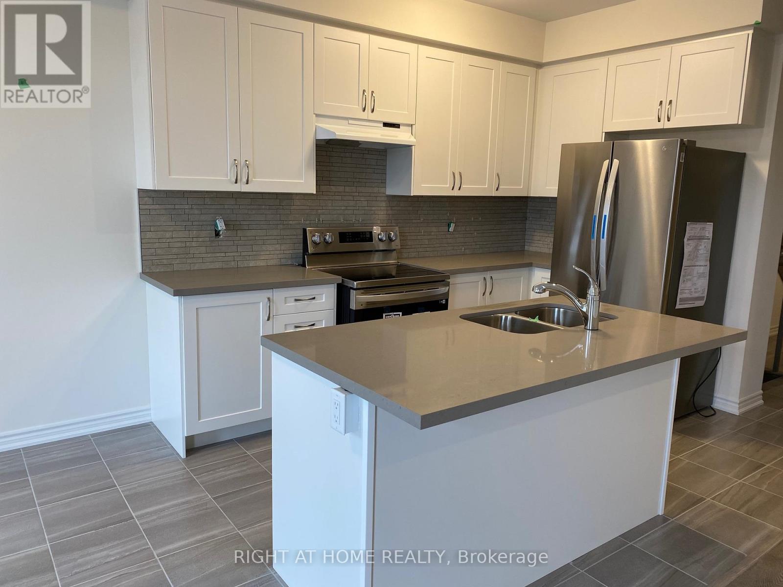 2250 Grainger Loop, Innisfil, Ontario  L9S 0N1 - Photo 2 - N13859542
