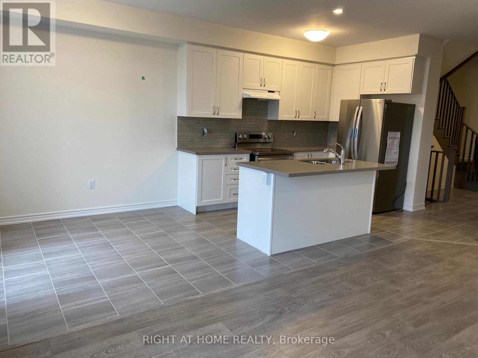2250 Grainger Loop, Innisfil, Ontario  L9S 0N1 - Photo 4 - N13859542