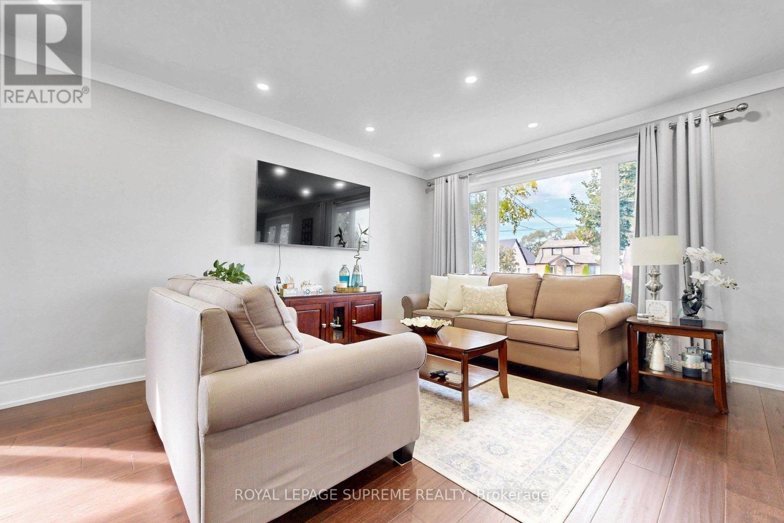 465 Maple Leaf Drive, Toronto, Ontario  M6L 1R1 - Photo 10 - W13859546