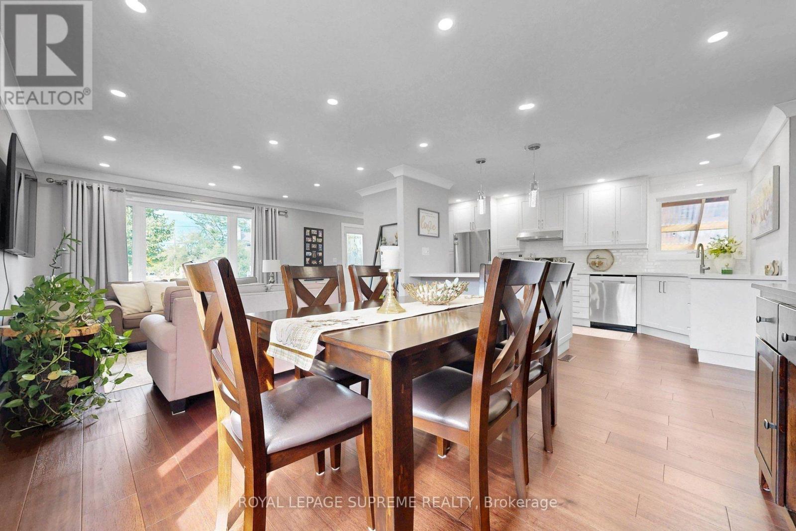 465 Maple Leaf Drive, Toronto, Ontario  M6L 1R1 - Photo 12 - W13859546