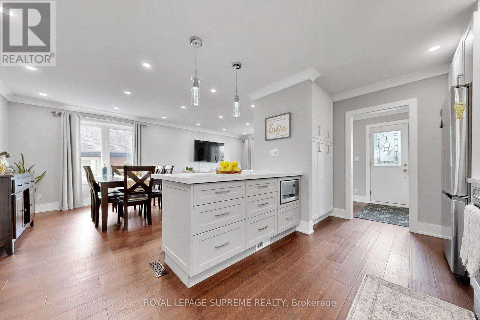 465 Maple Leaf Drive, Toronto, Ontario  M6L 1R1 - Photo 17 - W13859546