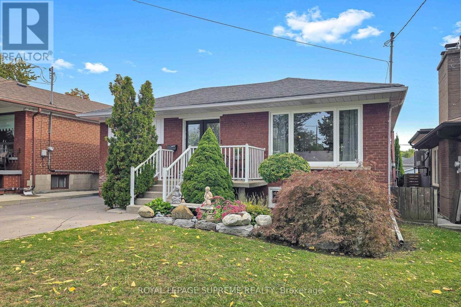 465 Maple Leaf Drive, Toronto, Ontario  M6L 1R1 - Photo 3 - W13859546
