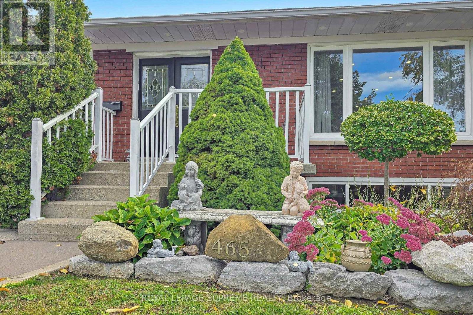 465 Maple Leaf Drive, Toronto, Ontario  M6L 1R1 - Photo 4 - W13859546