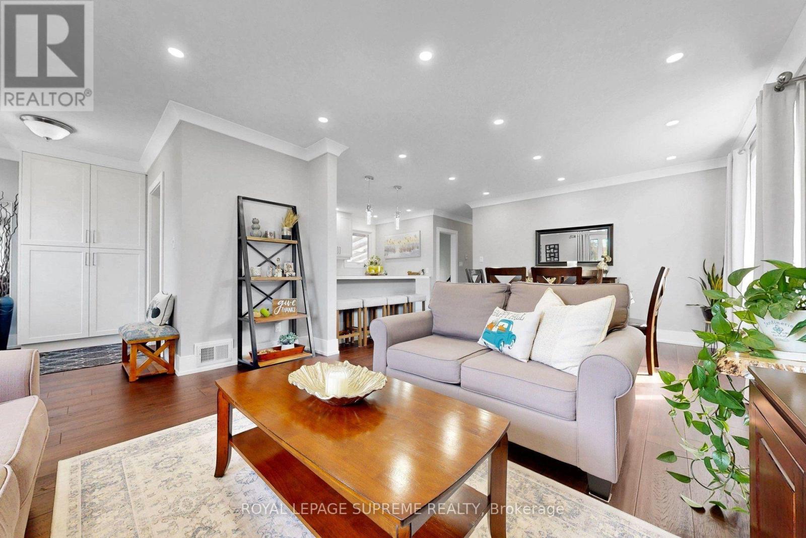 465 Maple Leaf Drive, Toronto, Ontario  M6L 1R1 - Photo 9 - W13859546