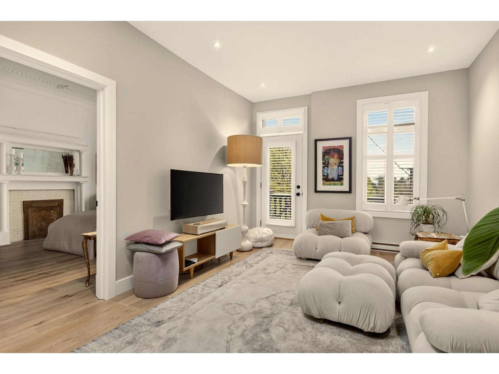 256-260 Av. Fairmount O. Montréal (Le Plateau-Mont-Royal) Quebec Canada H2V2G3 5