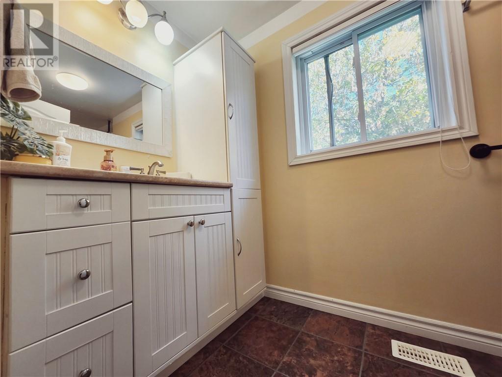 14 Collins, Copper Cliff, Ontario  P0M 1N0 - Photo 13 - 2130707