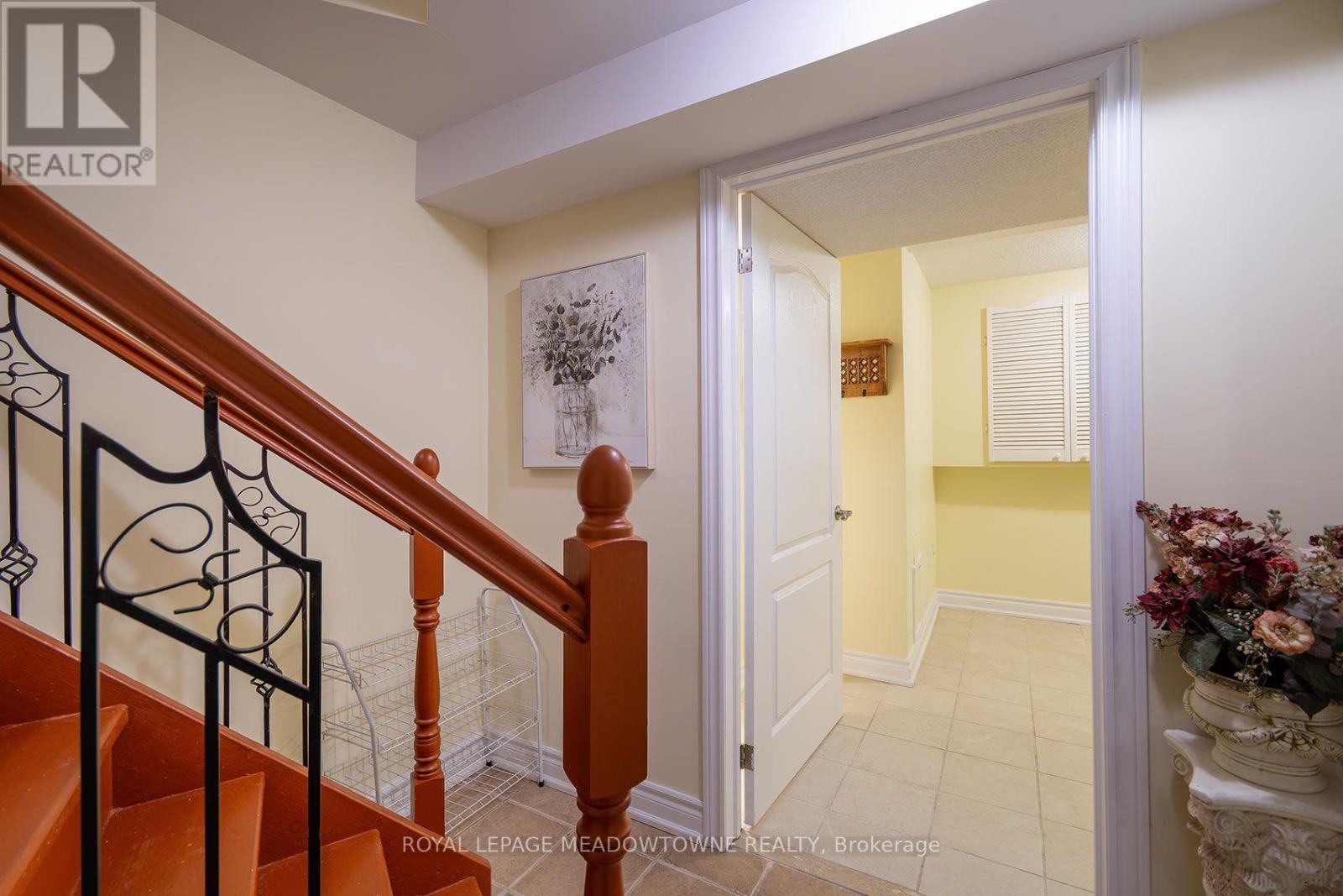 6407 Alderwood Trail, Mississauga, Ontario  L5N 6W9 - Photo 3 - W13859558