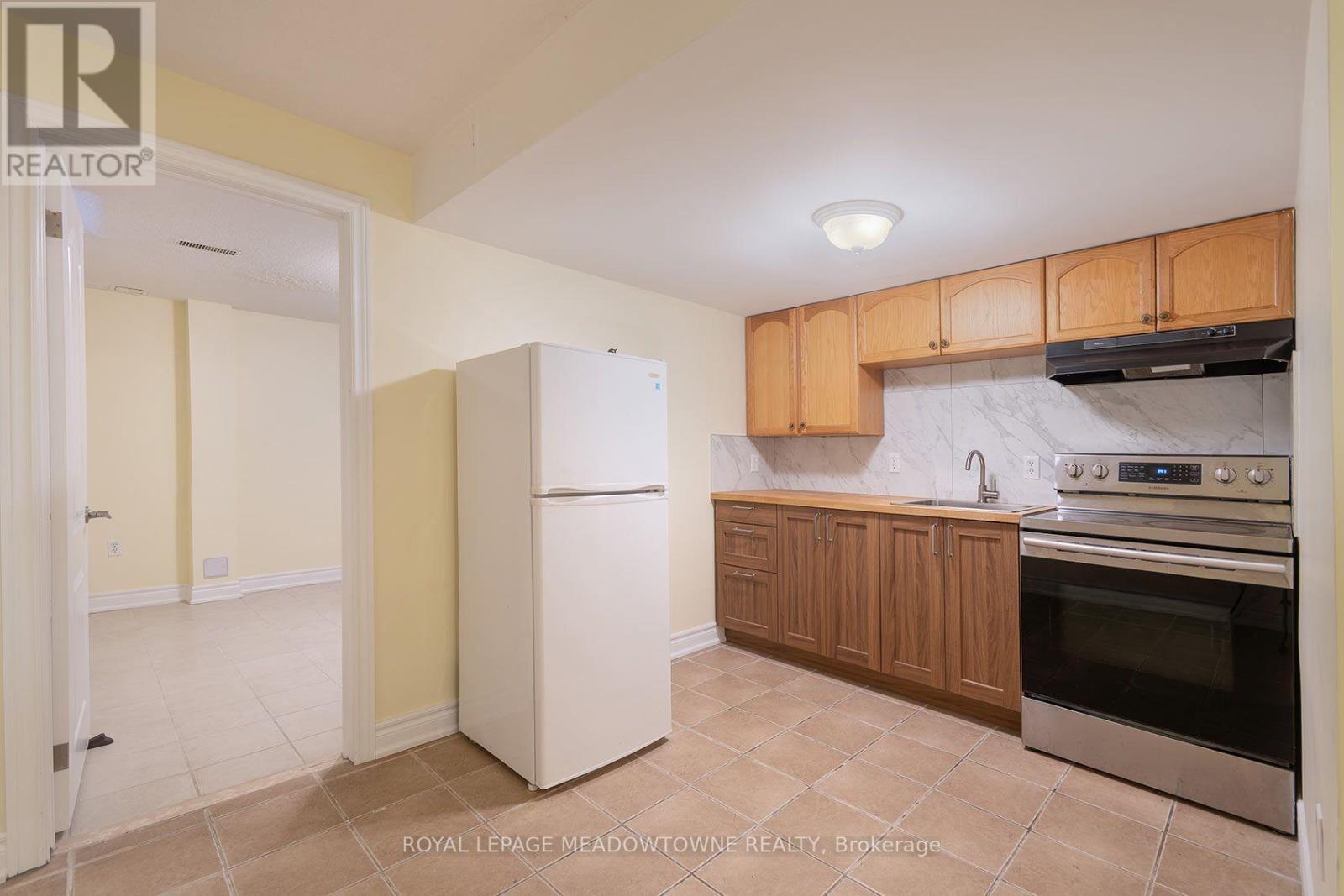 6407 Alderwood Trail, Mississauga, Ontario  L5N 6W9 - Photo 8 - W13859558