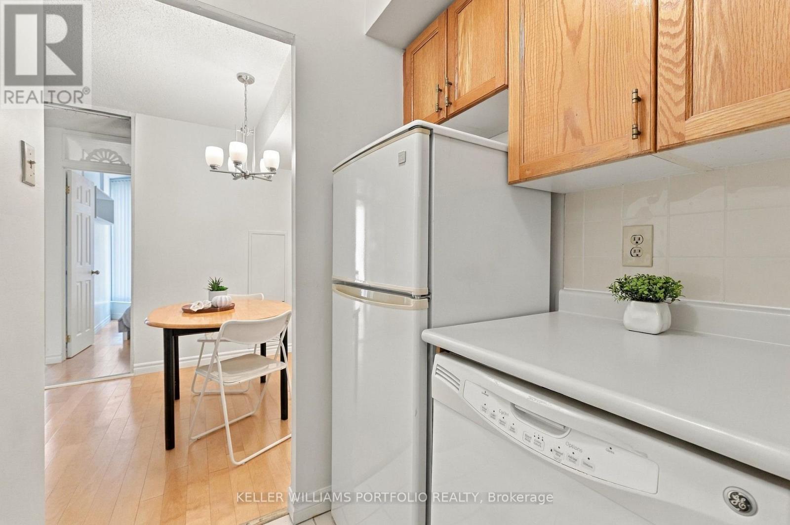 2304 - 55 Centre Avenue, Toronto, Ontario  M5G 2H5 - Photo 12 - C13849934