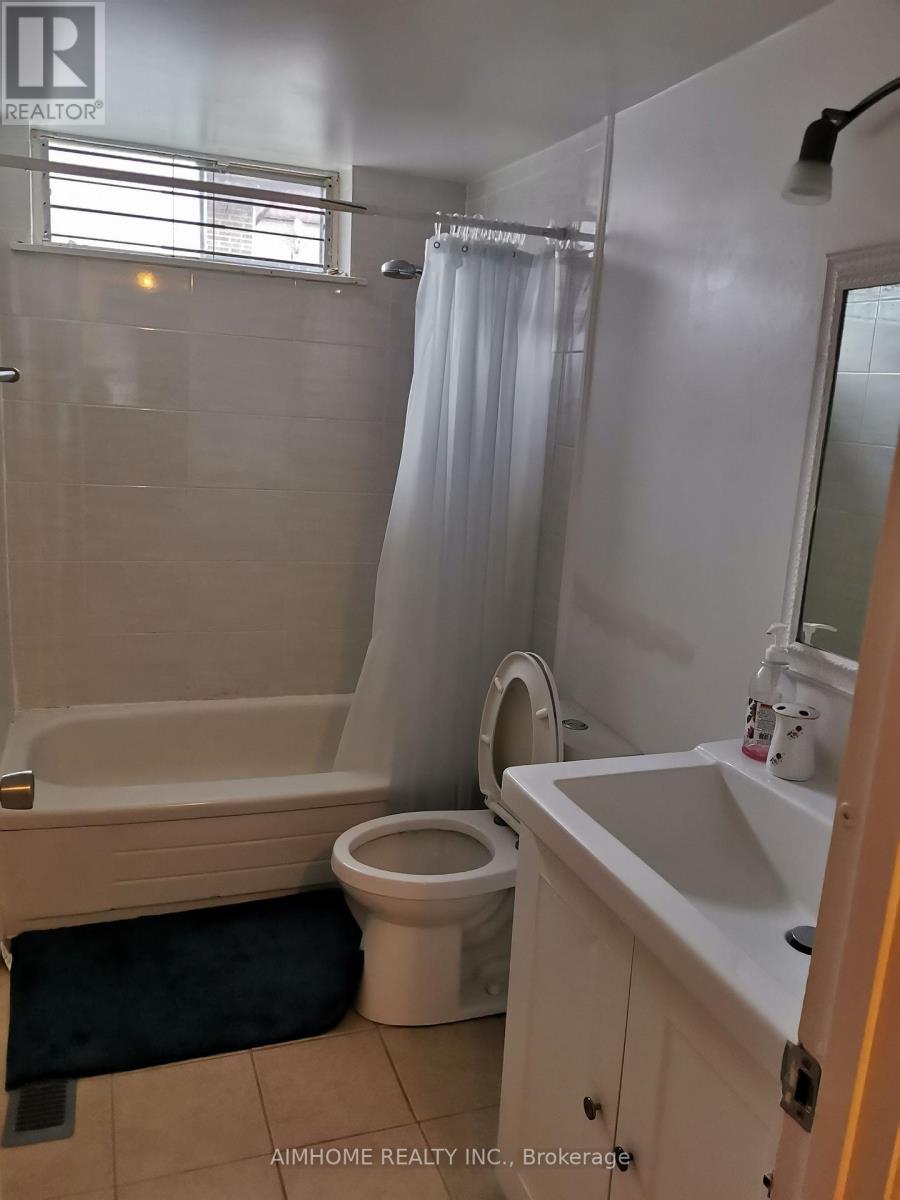 20 Lisburn Crescent, Toronto, Ontario  M2J 2Z5 - Photo 9 - C13859584