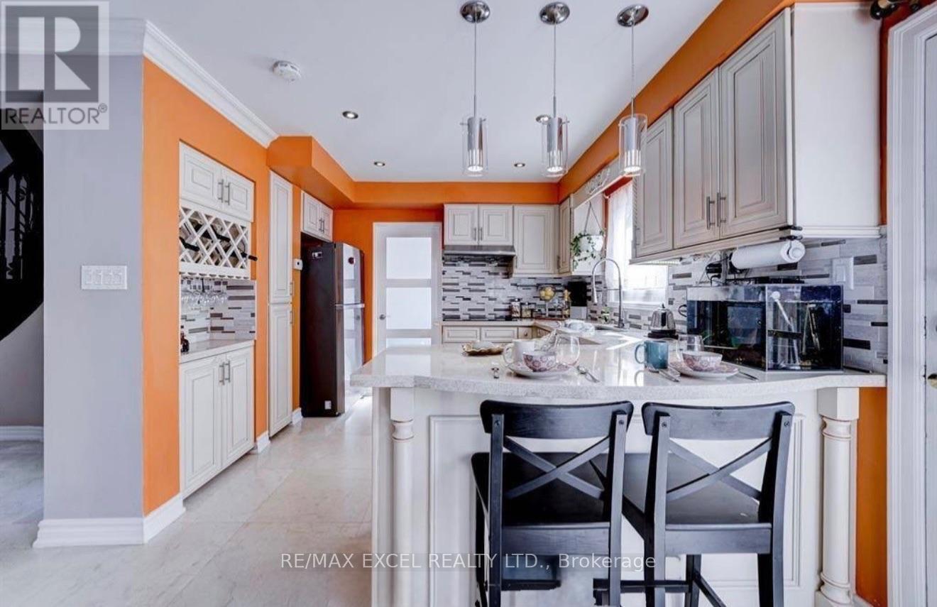 Upper - 70 Weldrick Road E, Richmond Hill, Ontario  L4C 8T8 - Photo 14 - N13859570