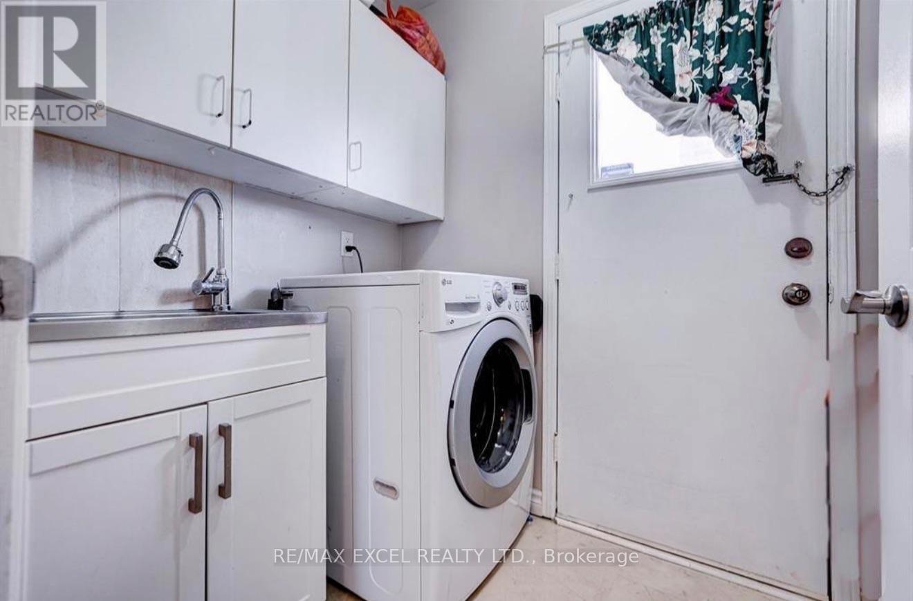 Upper - 70 Weldrick Road E, Richmond Hill, Ontario  L4C 8T8 - Photo 7 - N13859570