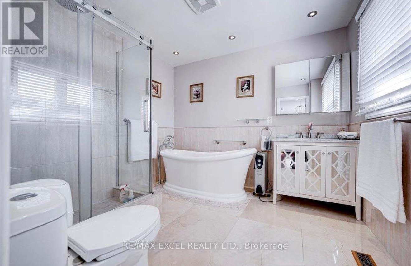 Upper - 70 Weldrick Road E, Richmond Hill, Ontario  L4C 8T8 - Photo 21 - N13859570