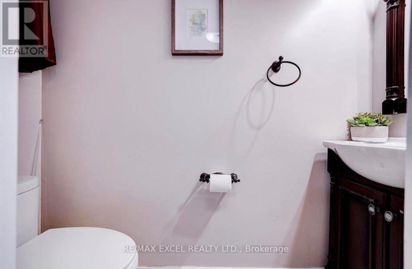 Upper - 70 Weldrick Road E, Richmond Hill, Ontario  L4C 8T8 - Photo 8 - N13859570