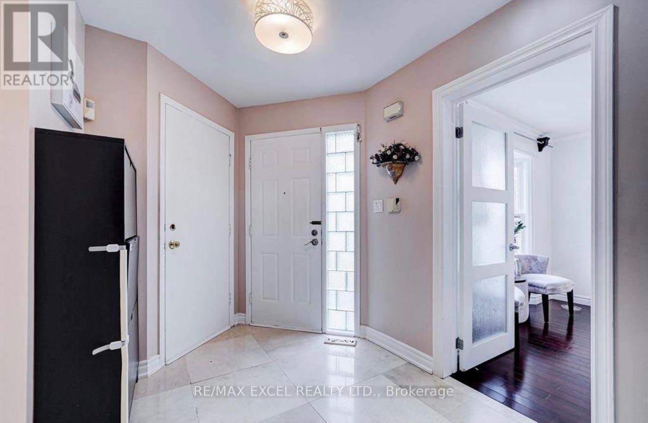 Upper - 70 Weldrick Road E, Richmond Hill, Ontario  L4C 8T8 - Photo 4 - N13859570