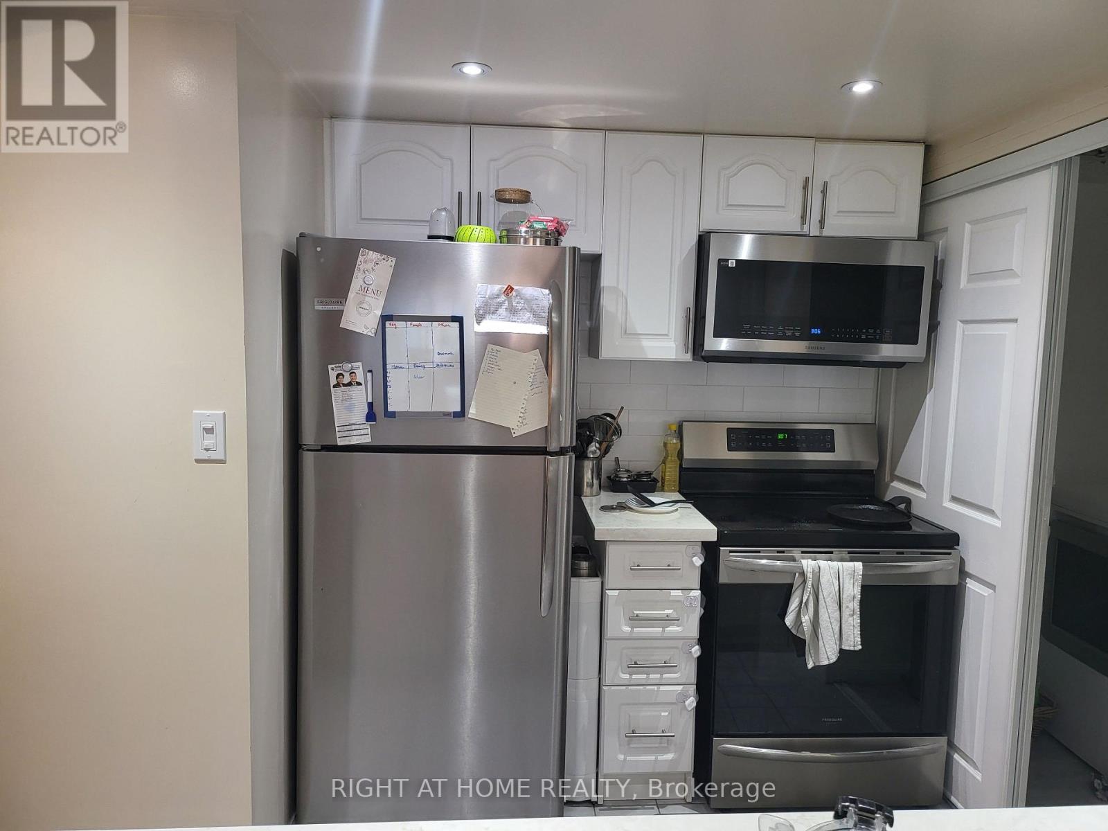 1502 - 88 Corporate Drive, Toronto (Woburn), Ontario  M1H 3G6 - Photo 2 - E13859620