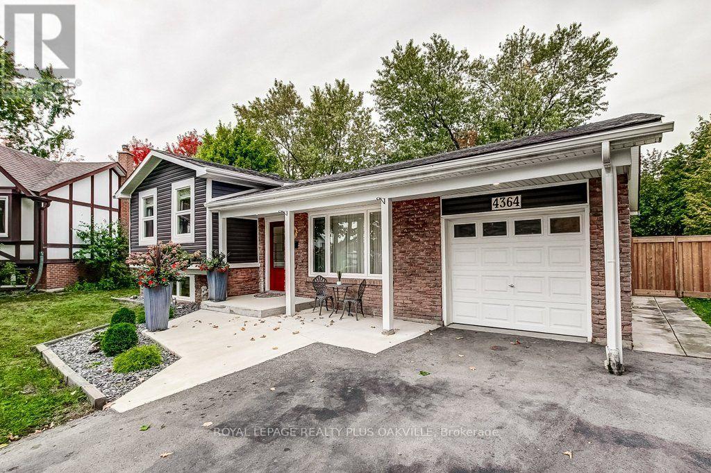 4364 Ayr Place, Burlington, Ontario  L7L 2A2 - Photo 2 - W13859614