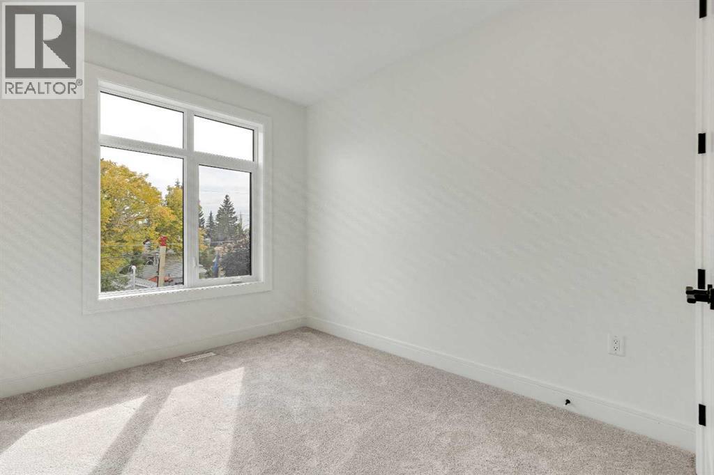1906 5 Street NE