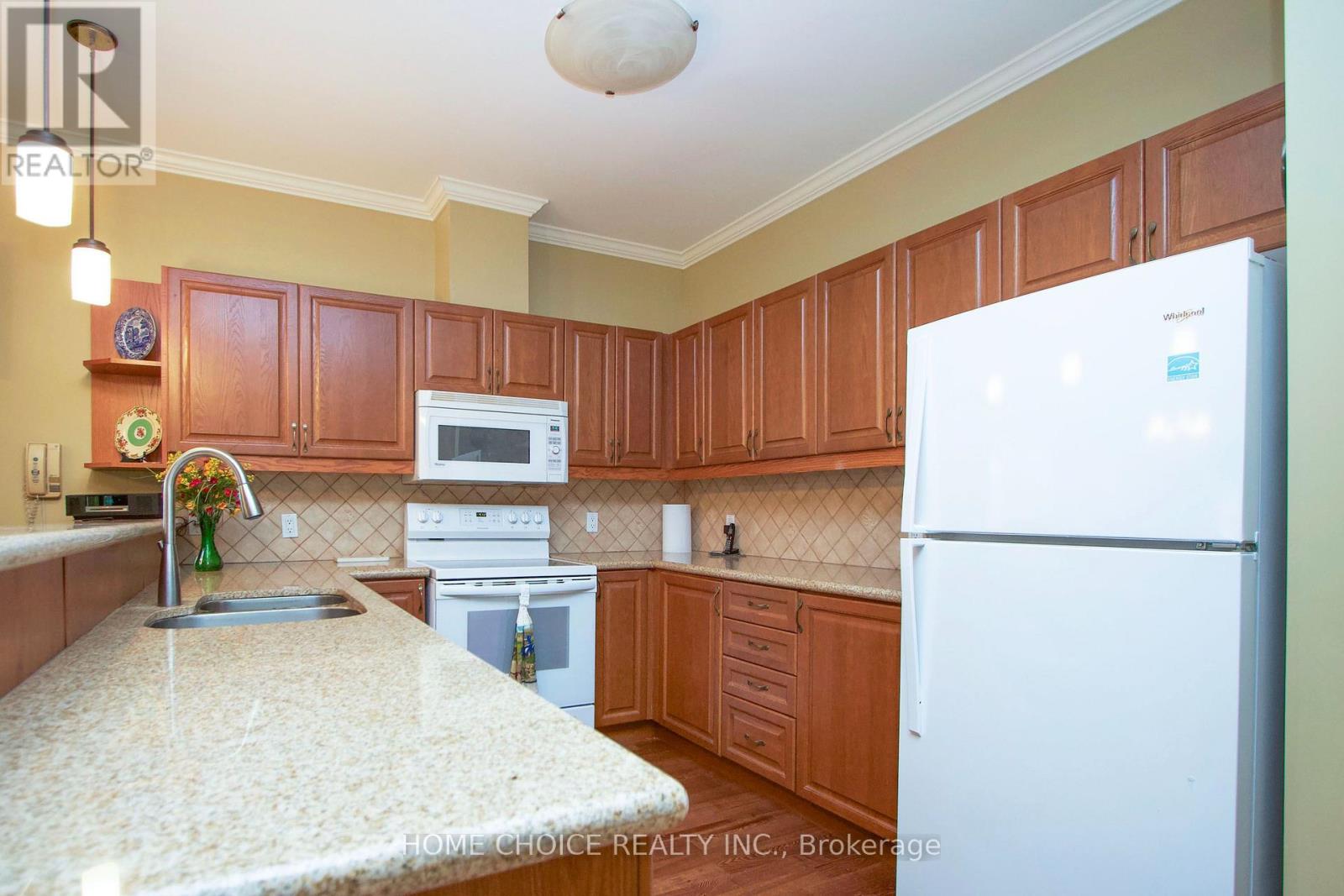 8 Hinkley Trail, Clarington, Ontario  L1B 1P4 - Photo 10 - E13859670