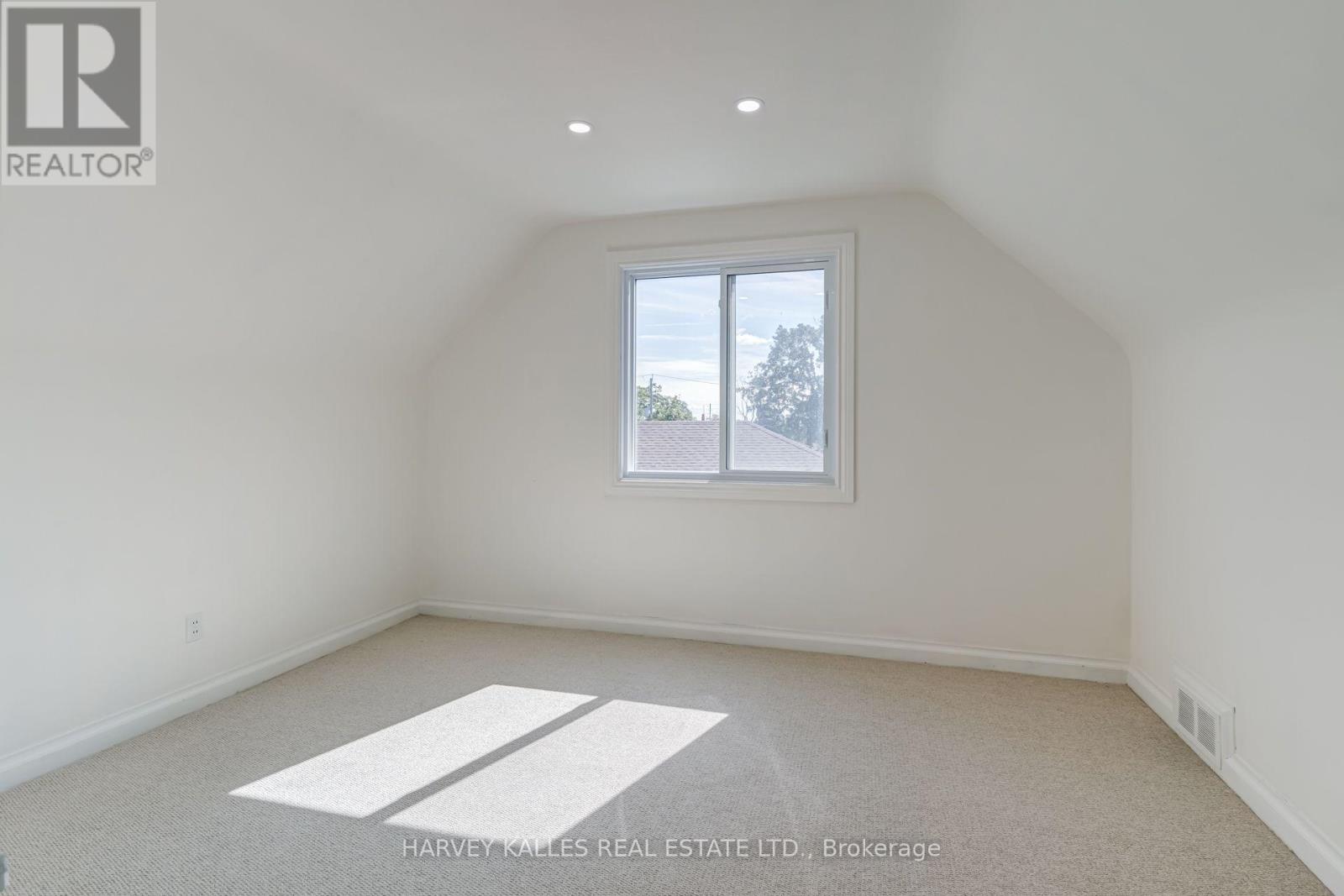 8 Crown Court, Toronto, Ontario  M8Z 4V4 - Photo 14 - W13859656
