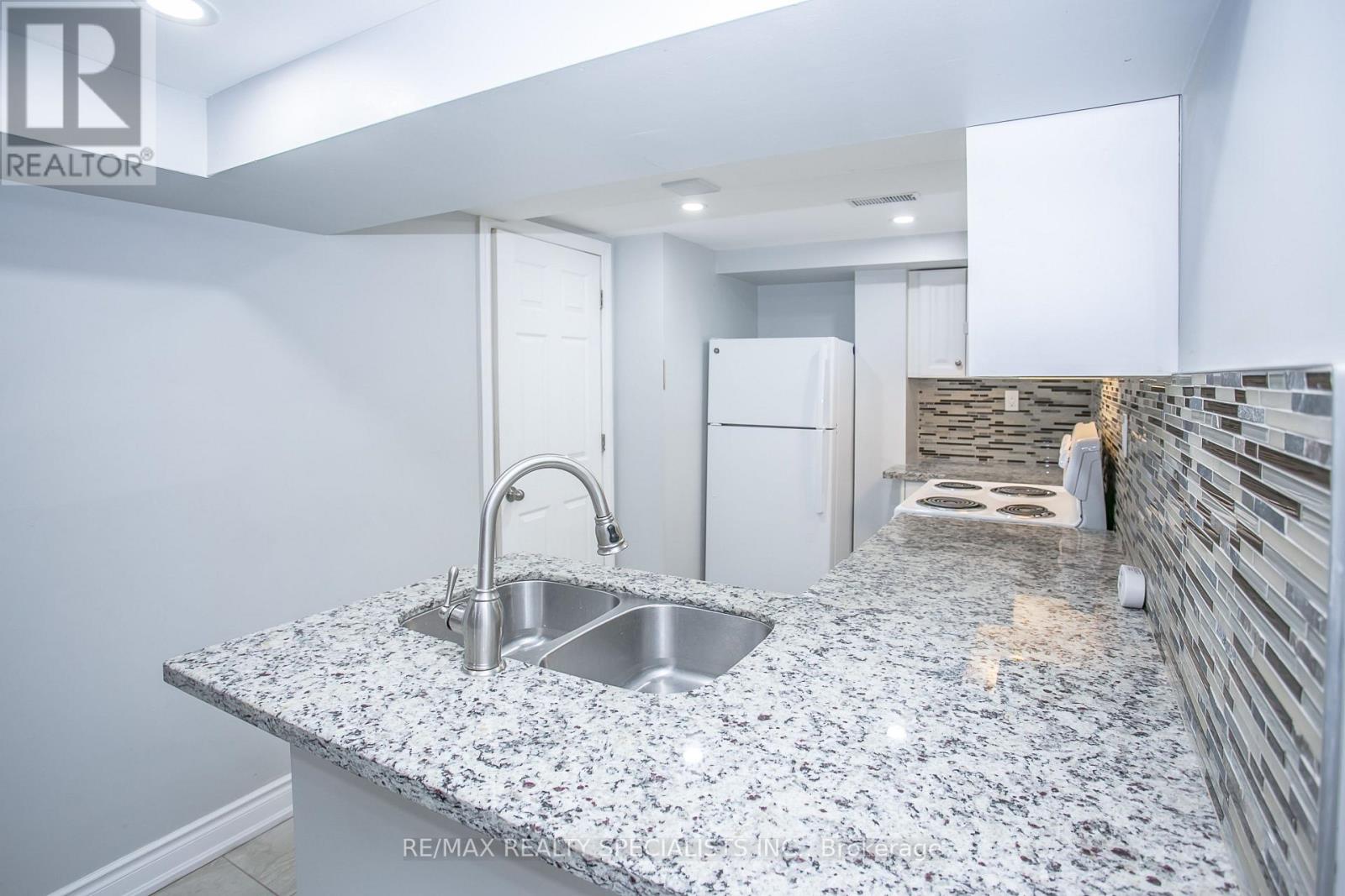 88 Robert Parkinson Drive, Brampton, Ontario  L7A 0G2 - Photo 17 - W13859668