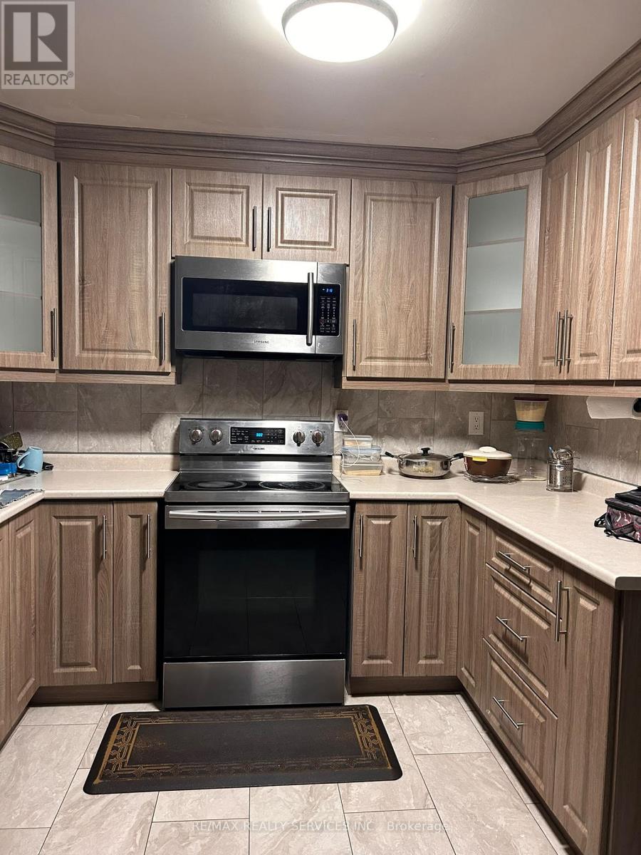 17 Piane Avenue, Brampton, Ontario  L6Y 4Y7 - Photo 3 - W13859676