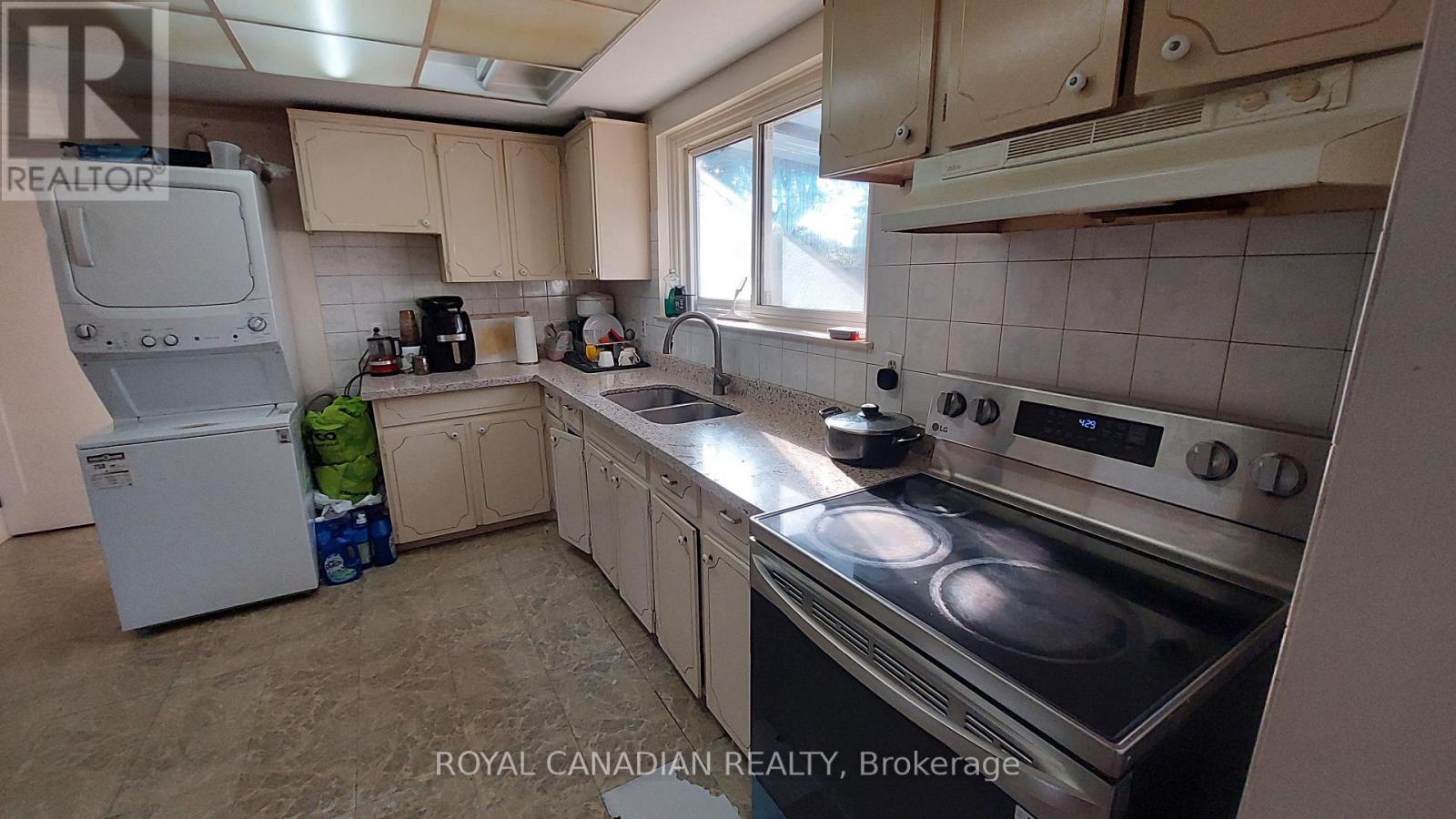 3677 Woodruff Crescent, Mississauga, Ontario  L4T 1T8 - Photo 4 - W13859684