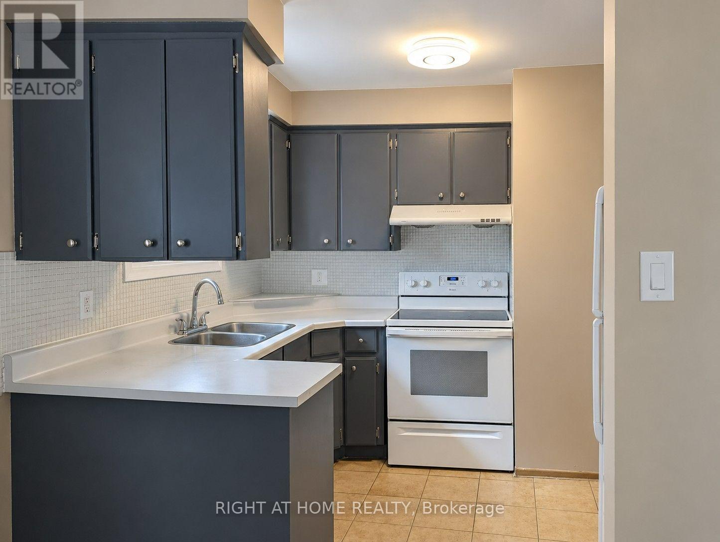 Upper - 30 San Remo Drive, Hamilton, Ontario  L9C 5N3 - Photo 2 - X13859664