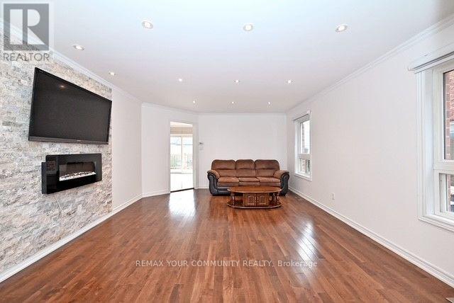 73 Laurendale Avenue, Georgina, Ontario  L4P 4G1 - Photo 5 - N13855034