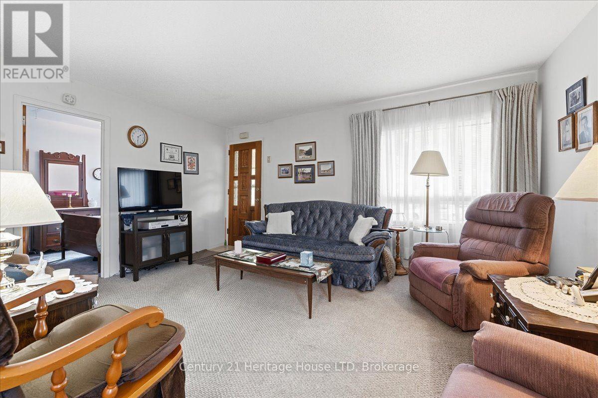26 Coventry Street, St. Catharines, Ontario  L2R 2X7 - Photo 3 - X13854160