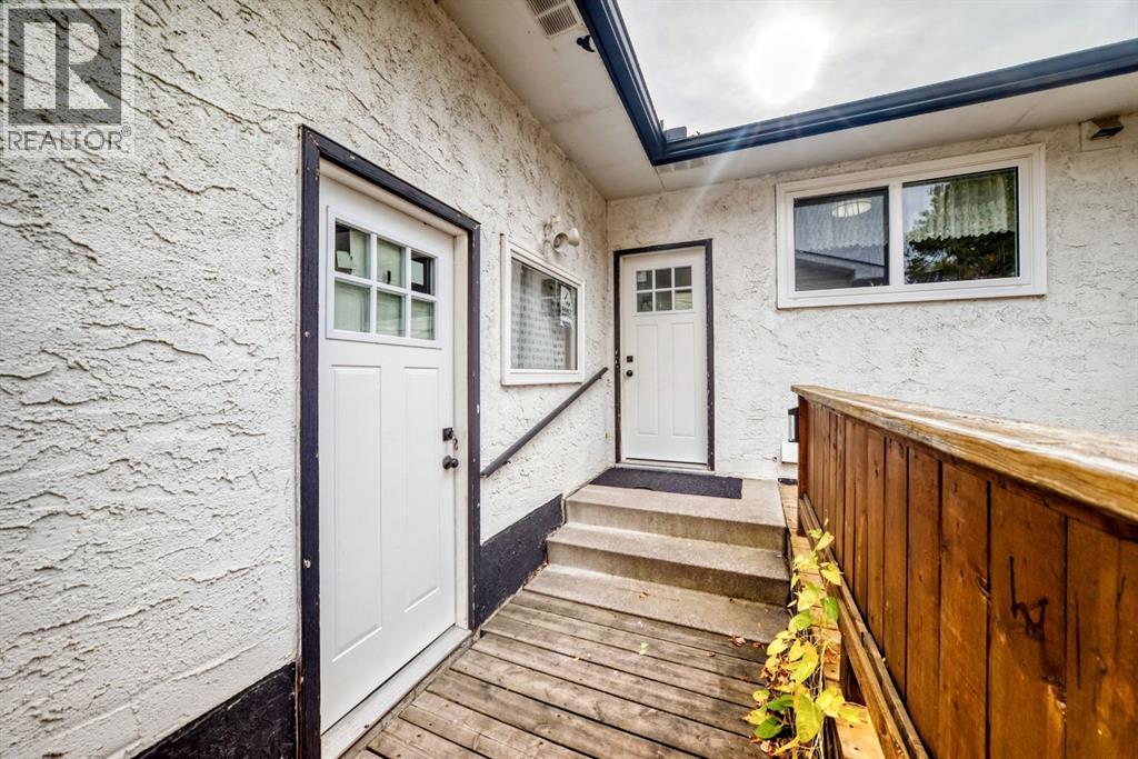 135 Whiteview Close NE