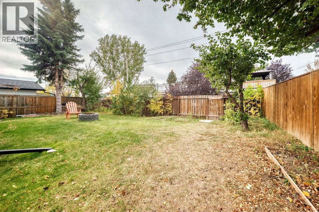 135 Whiteview Close NE