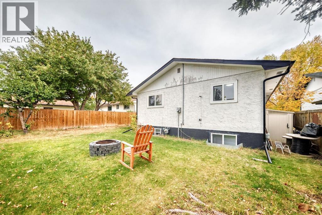 135 Whiteview Close NE