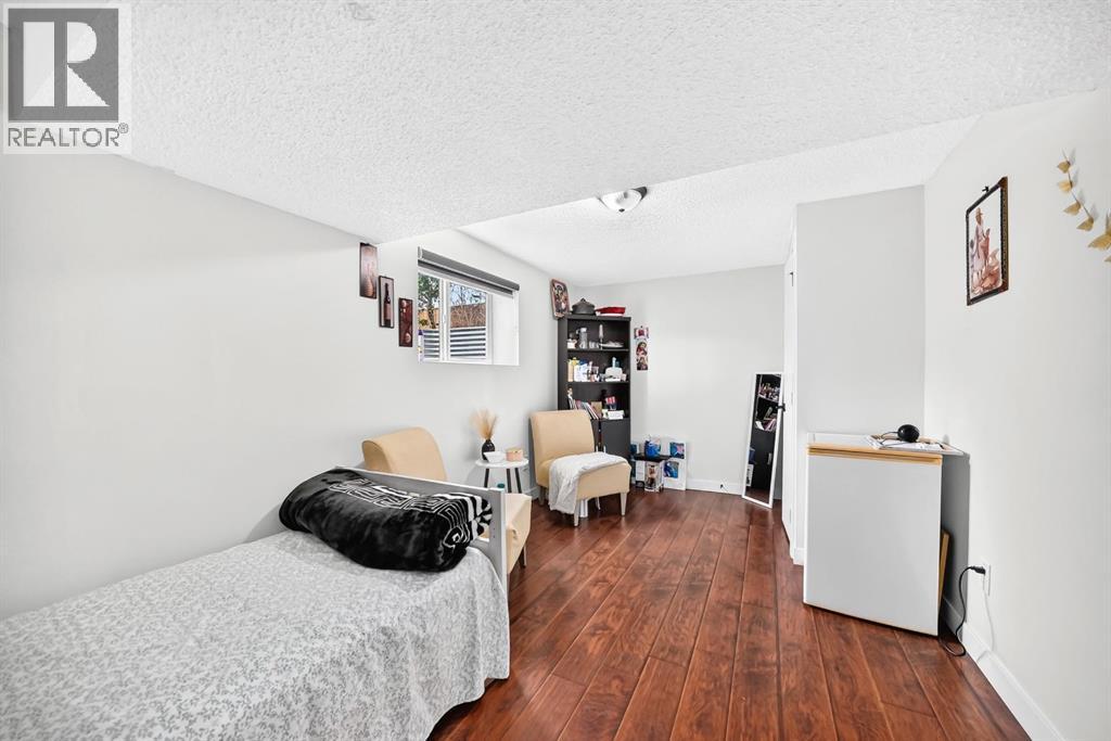 135 Whiteview Close NE