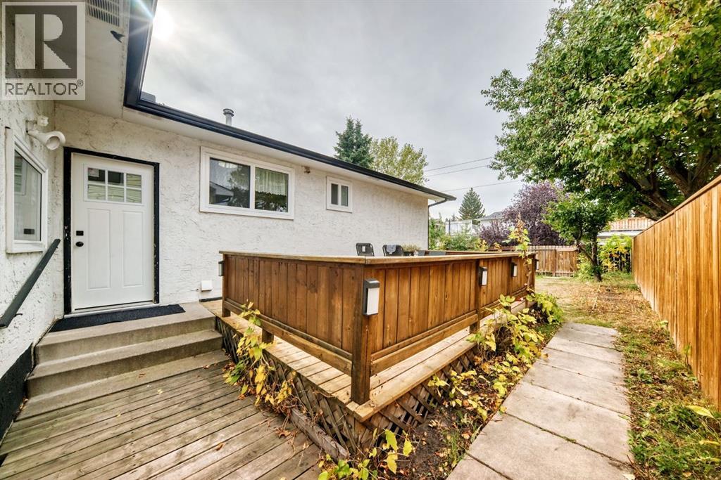 135 Whiteview Close NE