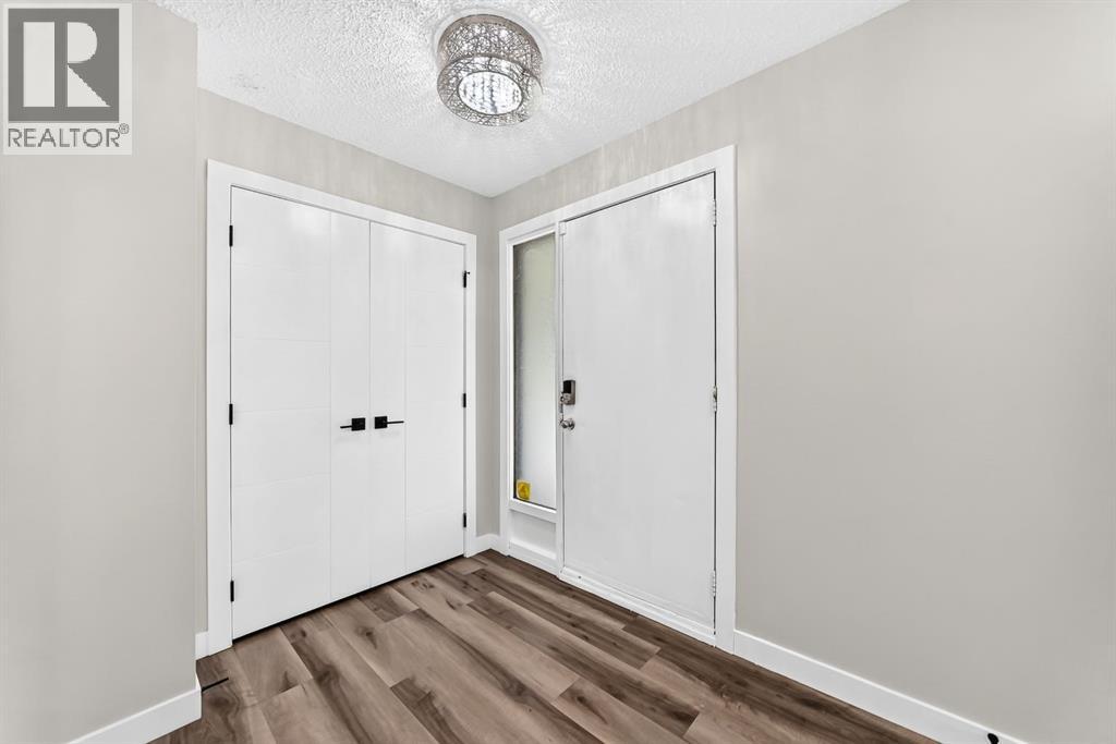 135 Whiteview Close NE