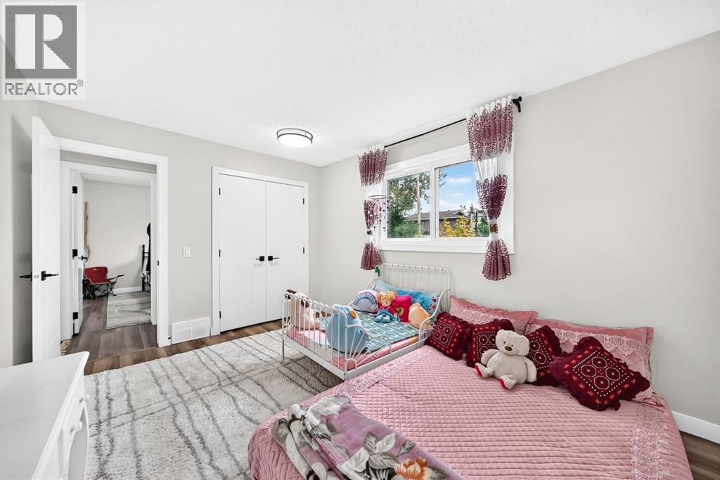 135 Whiteview Close NE