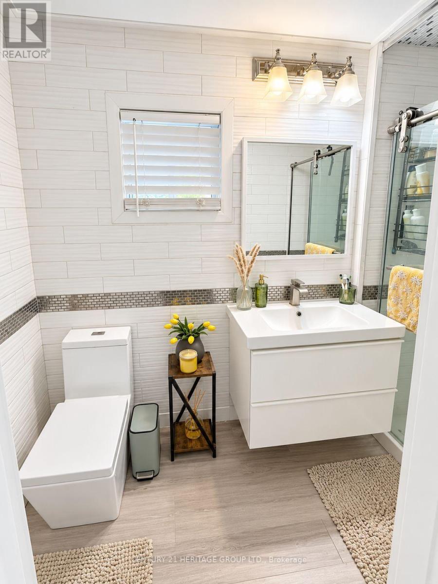 578 North Lake Road, Richmond Hill, Ontario  L4E 3B8 - Photo 9 - N13859706