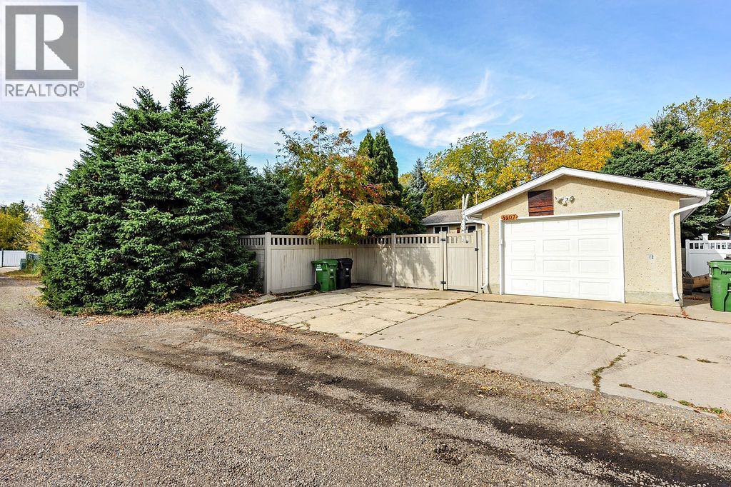 5907 43 Avenue, Camrose, Alberta  T4V 0A5 - Photo 39 - A2350136