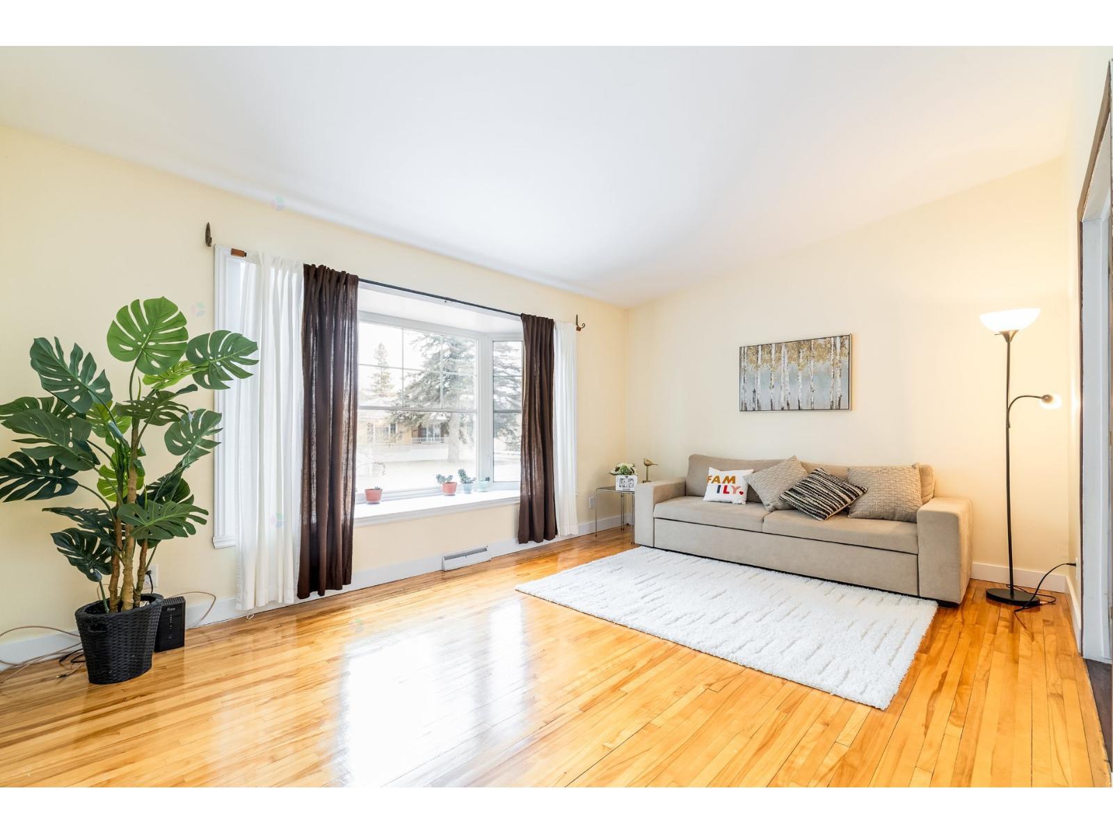 335 Rue St-Marc Châteauguay Quebec Canada J6J2K2 2