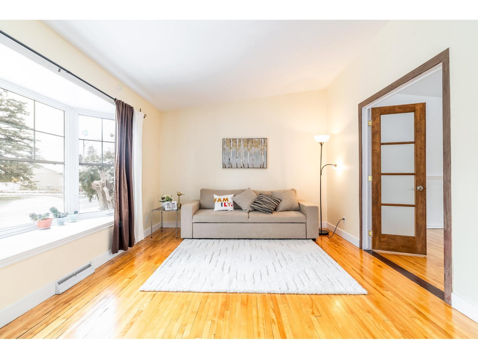 335 Rue St-Marc Châteauguay Quebec Canada J6J2K2 3