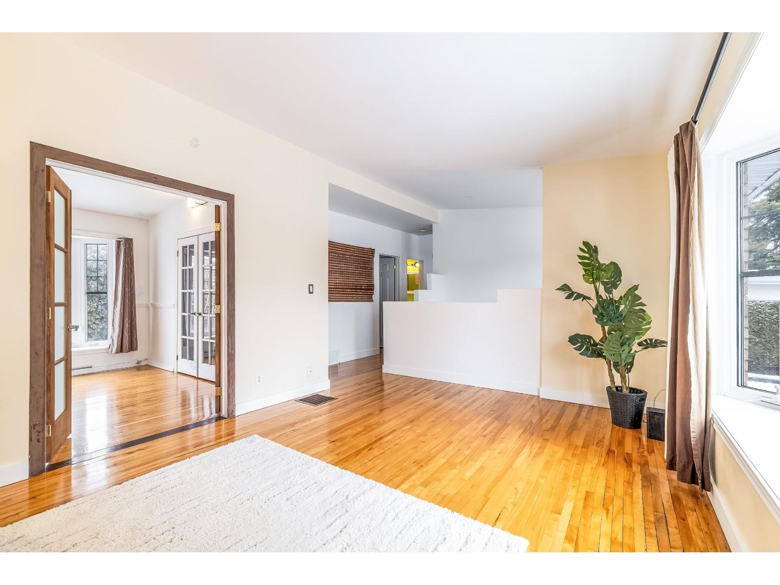 335 Rue St-Marc Châteauguay Quebec Canada J6J2K2 4